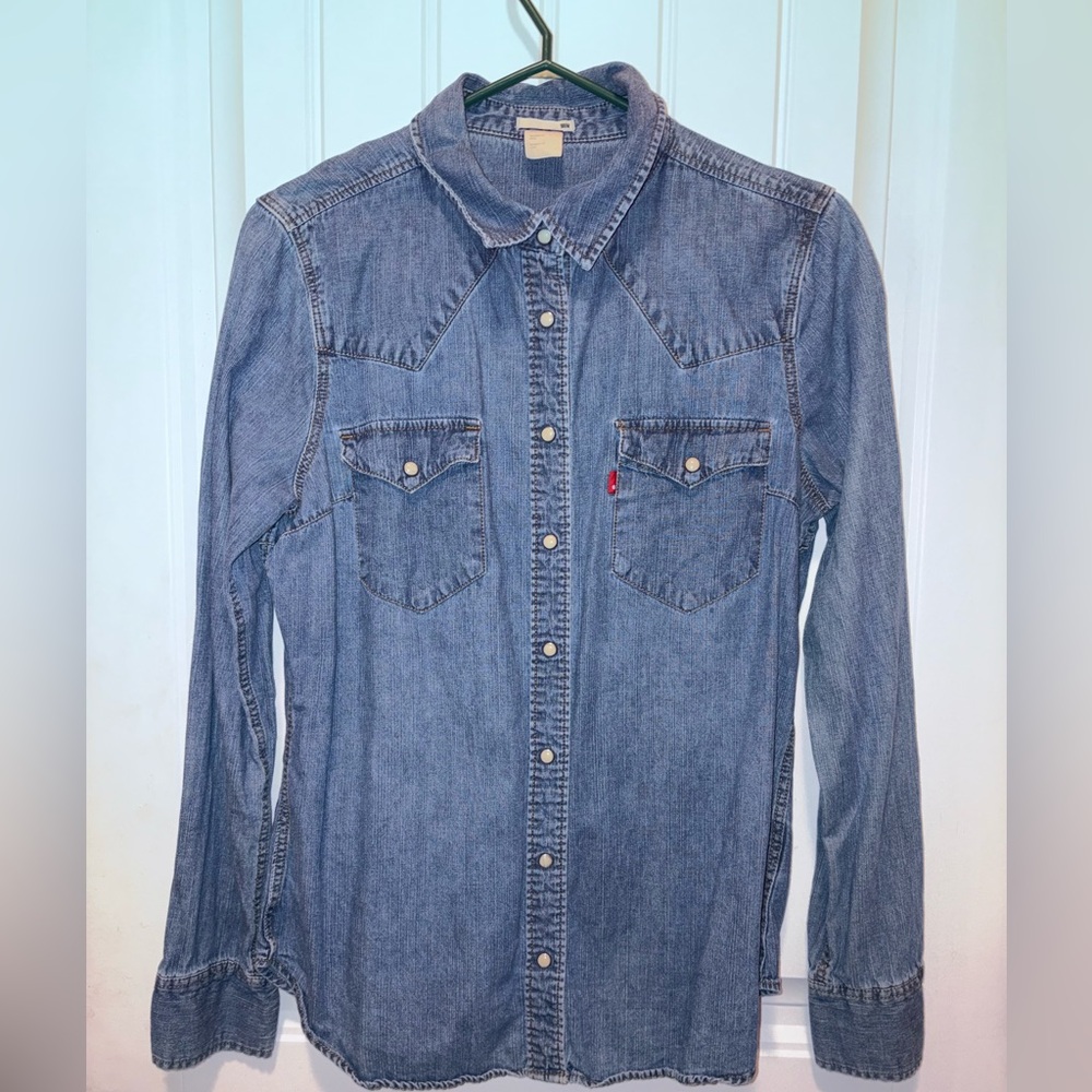 Iconic Levi’s Western Denim Shirt - Ladies XS EUC - No known/visible flaws